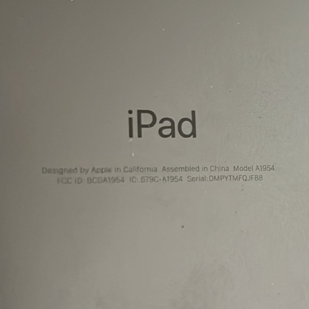 Cracked 2018 iPad with celular